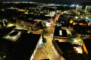 aéreo Visão do iluminado centro da cidade edifícios, estradas e central luton cidade do Inglaterra Reino Unido às começando do Claro clima noite do setembro 5 ª, 2023 foto