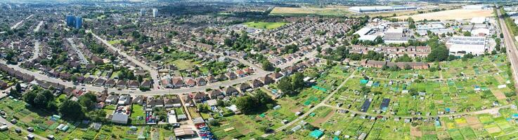 aéreo Largo ângulo panorâmico Visão do norte luton cidade residencial Estado do Inglaterra ótimo Grã-Bretanha Reino Unido. a Alto ângulo cenas estava capturado com drones Câmera em agosto 15, 2023 foto