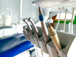 odontologia instrumentos dentro Dentistas escritório. dental fundo foto