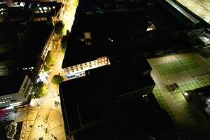 aéreo Visão do iluminado centro da cidade edifícios, estradas e central luton cidade do Inglaterra Reino Unido às começando do Claro clima noite do setembro 5 ª, 2023 foto