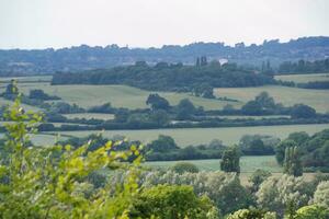 a maioria lindo britânico campo panorama às apontador badalos vale do Inglaterra Luton, Reino Unido. imagem estava capturado em Junho 24, 2023 foto