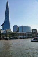 melhor Visão do barco sobre rio Tamisa águas às Londres ponte, capital cidade do Inglaterra ótimo bretanha. a imagem estava capturado Junho 4º, 2023 foto