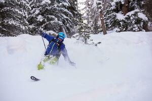 esquiador freeride esqui alpino foto