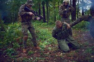 soldado dentro uma missão foto