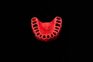 humano gengivas sem dentes modelo médico implantar isolado em Preto fundo. saudável dentes, dental Cuidado e ortodôntico conceito. foto
