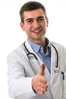 retrato do uma médico segurando Fora dele mão Como uma Apoio, suporte para uma paciente isolado em uma branco fundo foto