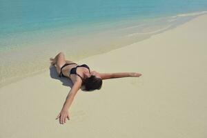 mulher feliz aproveite o horário de verão foto