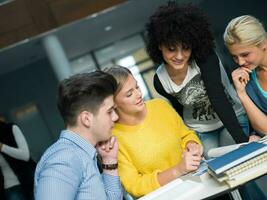 alunos estudo em grupo foto