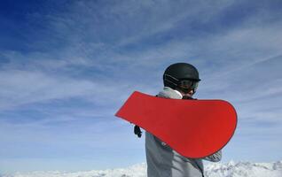 homem inverno neve esqui foto