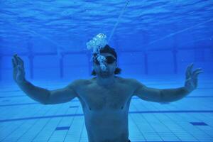 piscina debaixo d'água foto