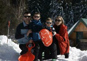 retrato de família em lindo dia de inverno foto