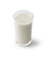 leite no copo isolado no fundo branco com traçado de recorte foto