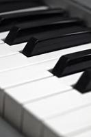 teclas de piano de instrumento musical melódico foto