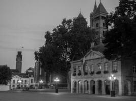 maastricht às a mas rio dentro a Países Baixos foto