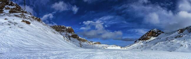 valais Alpes montanhas sobre leukerbad, Suíça foto