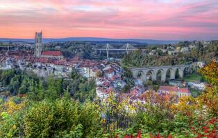 Visão do catedral, Poya e Zaehringen ponte, Friburgo, Suíça, hdr foto