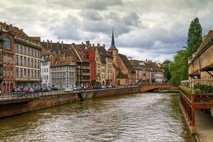 canal e São Nicolau doca dentro Estrasburgo, França foto