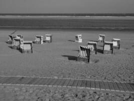 verão Tempo às a alemão norte mar foto