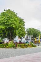 ruas turísticas com lojas em novi vinodolski croácia. foto