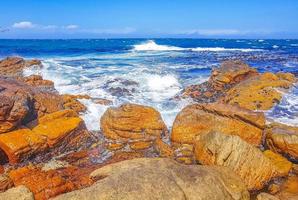 paisagem costeira de false bay na cidade de simons, perto da cidade do cabo na áfrica do sul foto