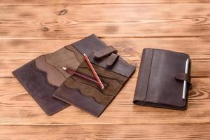 linda capa de couro marrom feita de couro projetada para um notebook