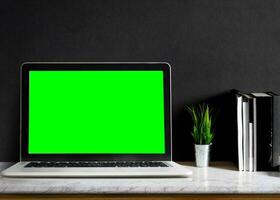 computador portátil verde tela, fundo verde foto