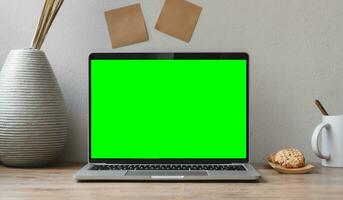 computador portátil verde tela, fundo verde foto