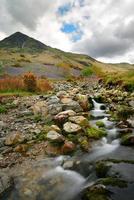 turistas e os sinos azuis de Rannerdale foto