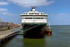 lisboa, portugal - 26 de abril de 2019, zénite navio de cruzeiro em lisboa foto