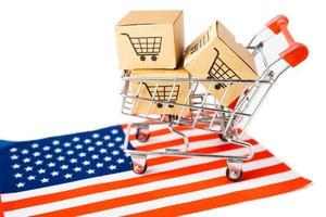 caixa com logotipo do carrinho de compras e bandeira dos EUA, importação exportação foto