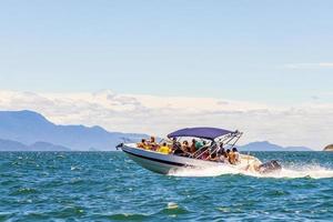 passeio de barco da ilha grande para angra dos reis, brasil foto