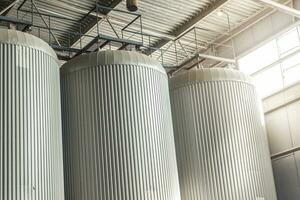 cervejaria tanques containers Cerveja Produção indústria foto