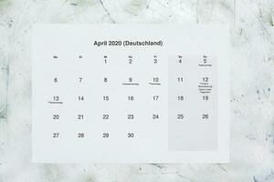 calendário monatês abril 2020. tradução por mês abril 2020 calendário foto