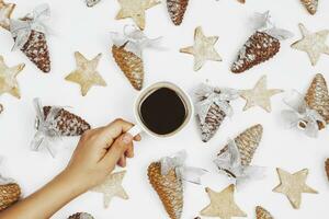 bebendo quente café dentro Natal véspera foto