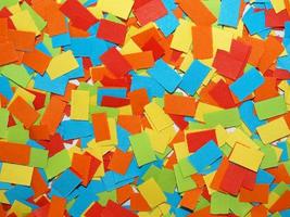 confetes coloridos de carnaval foto