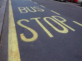 sinal de parada de ônibus foto