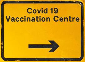 sinal do centro de vacinação covid 19 foto