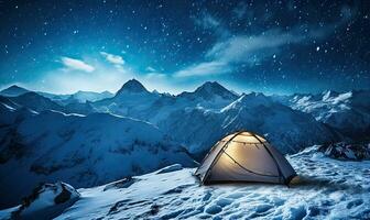 tirar o fôlego inverno panorama com uma barraca em uma coberto de neve pico debaixo uma estrelado céu. ai generativo foto
