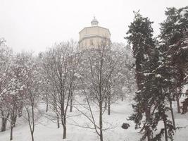 igreja cappuccini sob a neve, turin foto