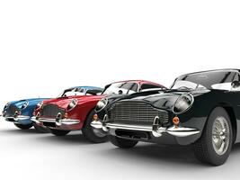 preto, vermelho e azul clássico vintage carros dentro uma linha foto