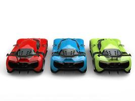 conceito Esportes carros dentro vermelho, gree e azul cores - costas Visão foto