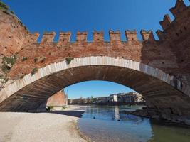 ponte castelvecchio, também conhecida como ponte scaliger em verona foto