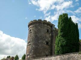 velho céltico castelo torre paredes, cortiça cidade prisão prisão dentro Irlanda. fortaleza, cidadela fundo foto
