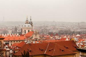 Alto Visão em a velho parte do a cidade dentro Praga foto