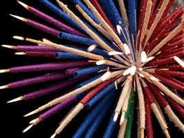 uma grupo do colori lápis com uma Preto fundo. ai gerado foto