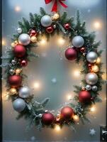 foto do Natal guirlanda entrelaçados com pingentes de gelo enfeites e fada luzes suspensão em uma fosco vidro porta. ai gerado