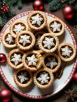 foto do Natal picadinho tortas em uma festivo placa. ai gerado