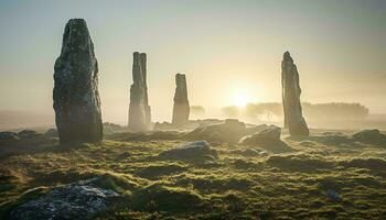 a Sol brilhando através a névoa às stonehenge ai gerado foto