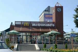 mcdonald's restaurante dentro Poltavski shlyakh 58 dentro Carcóvia, Ucrânia foto