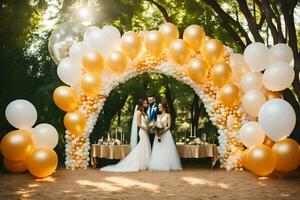 Casamento casal debaixo uma dourado arco com branco e ouro balões. gerado por IA foto